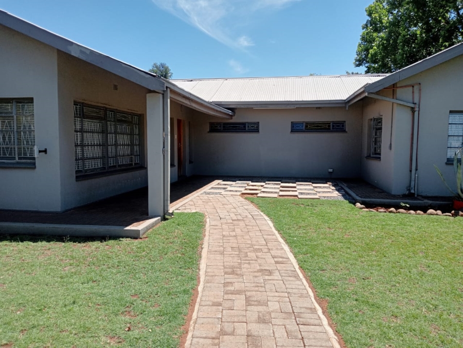 7 Bedroom Property for Sale in Kuruman Northern Cape